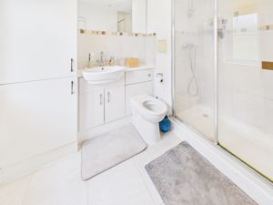 Ensuite- click for photo gallery